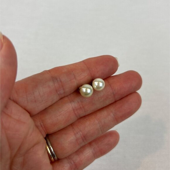 Estate Classic White Faux Pearl Stud Earrings Mismatched Backs - Picture 3 of 4